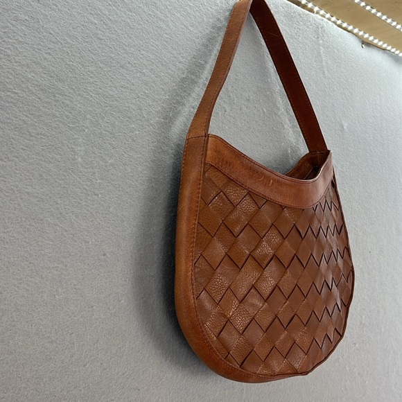 BRAVE - women’s Ava Vachetta Tan luxe leather shoulder bag hand woven - Picture 7 of 10